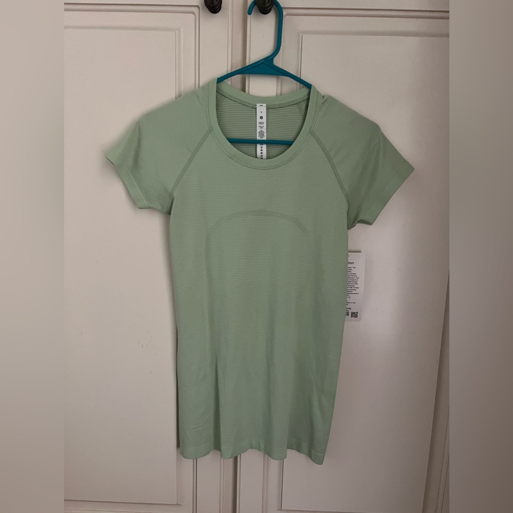 green size 6 lulu short sleeve swiftly tech